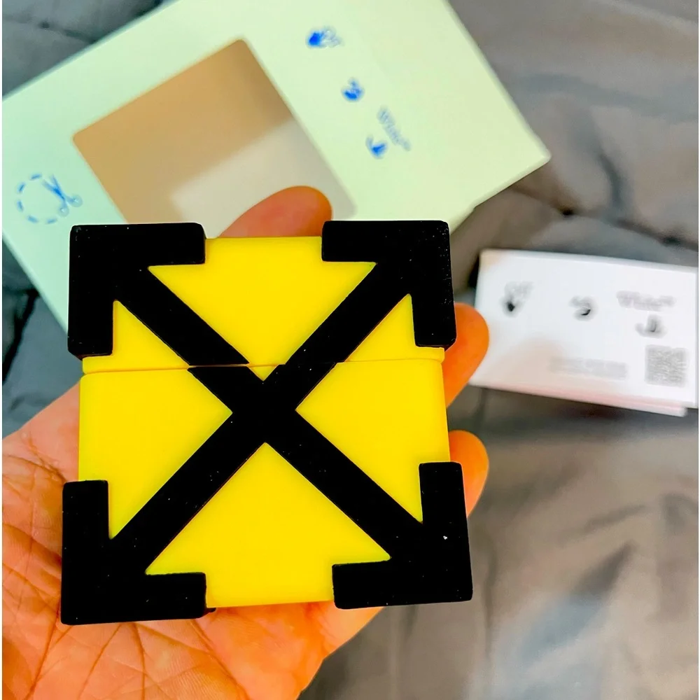 OFF-WHITE AIR POD CASE